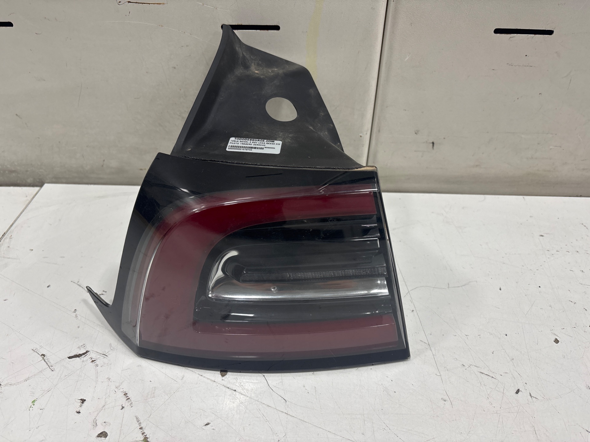 Piloto trasero derecho   no identificado