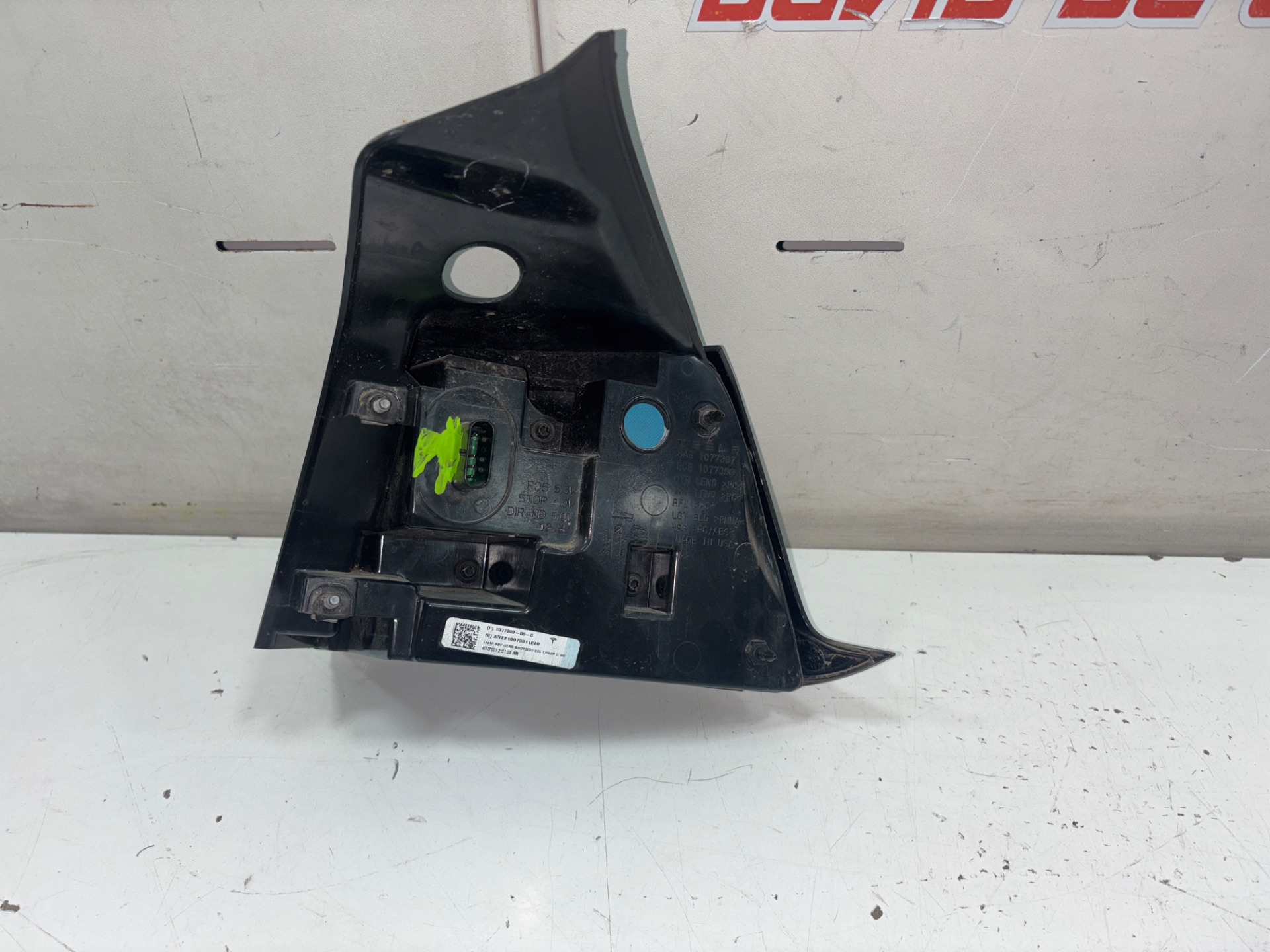 Piloto trasero derecho   no identificado