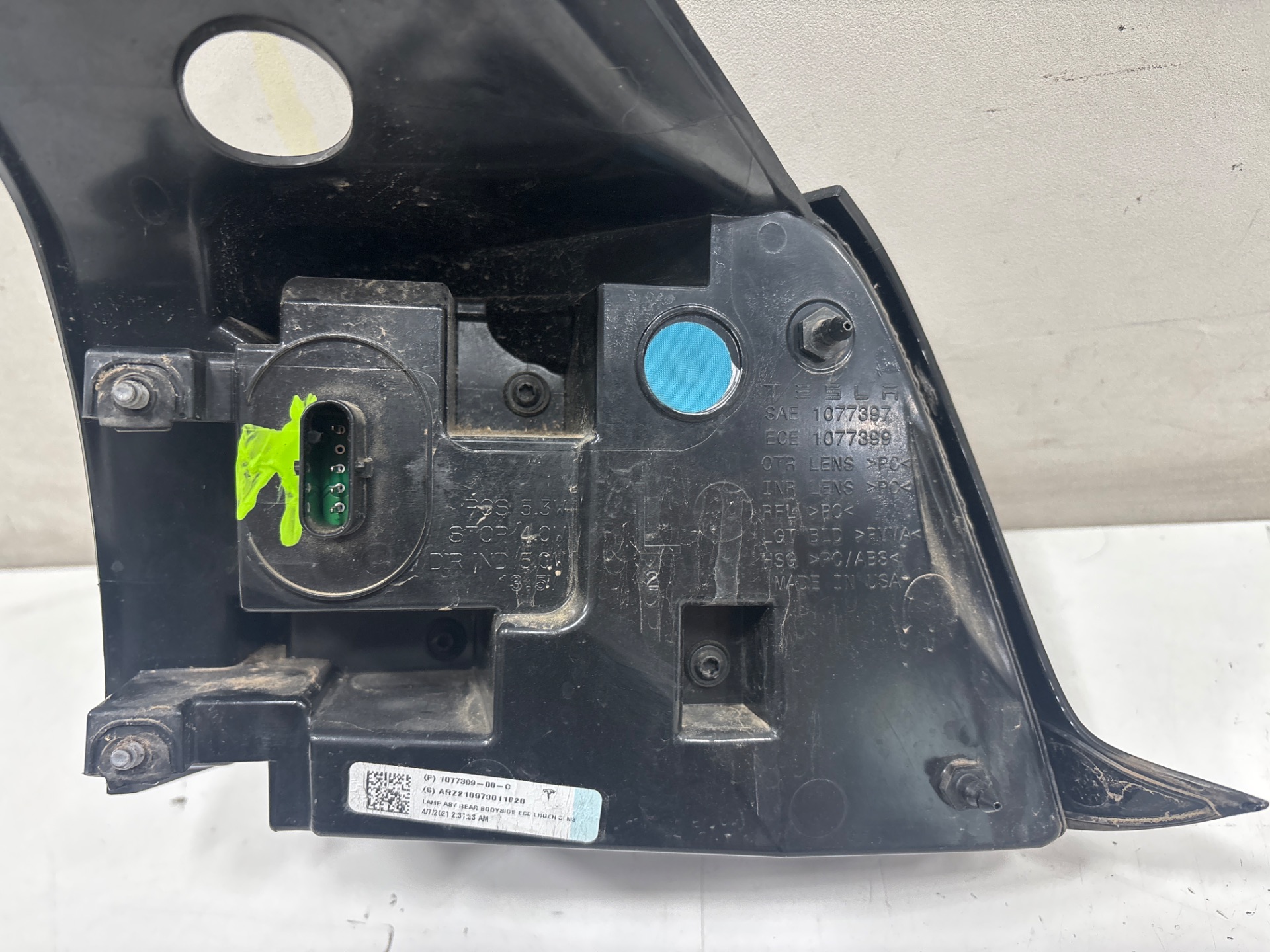 Piloto trasero derecho   no identificado