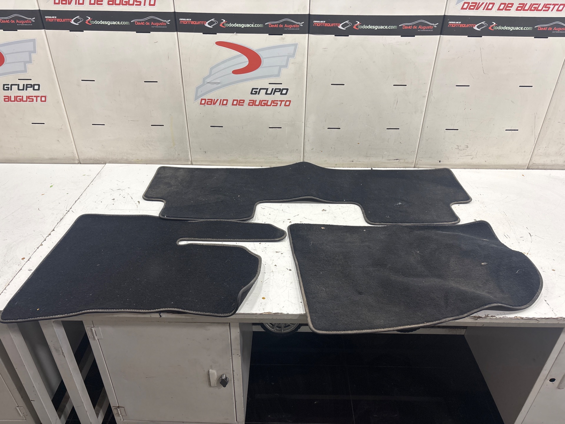 Juego alfombrillas   no identificado