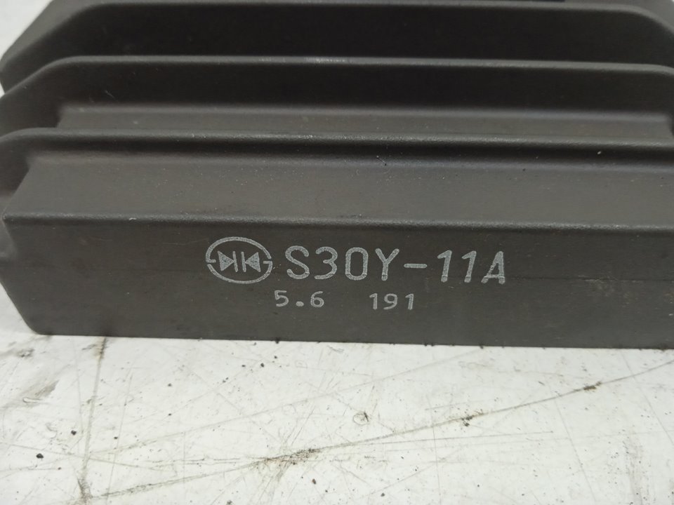 Regulador de corriente yamaha  no identificado