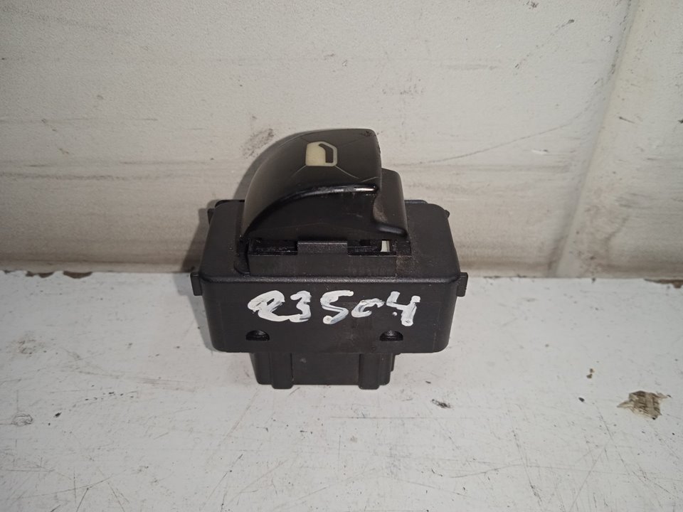 Mando elevalunas delantero derecho peugeot 207 confort