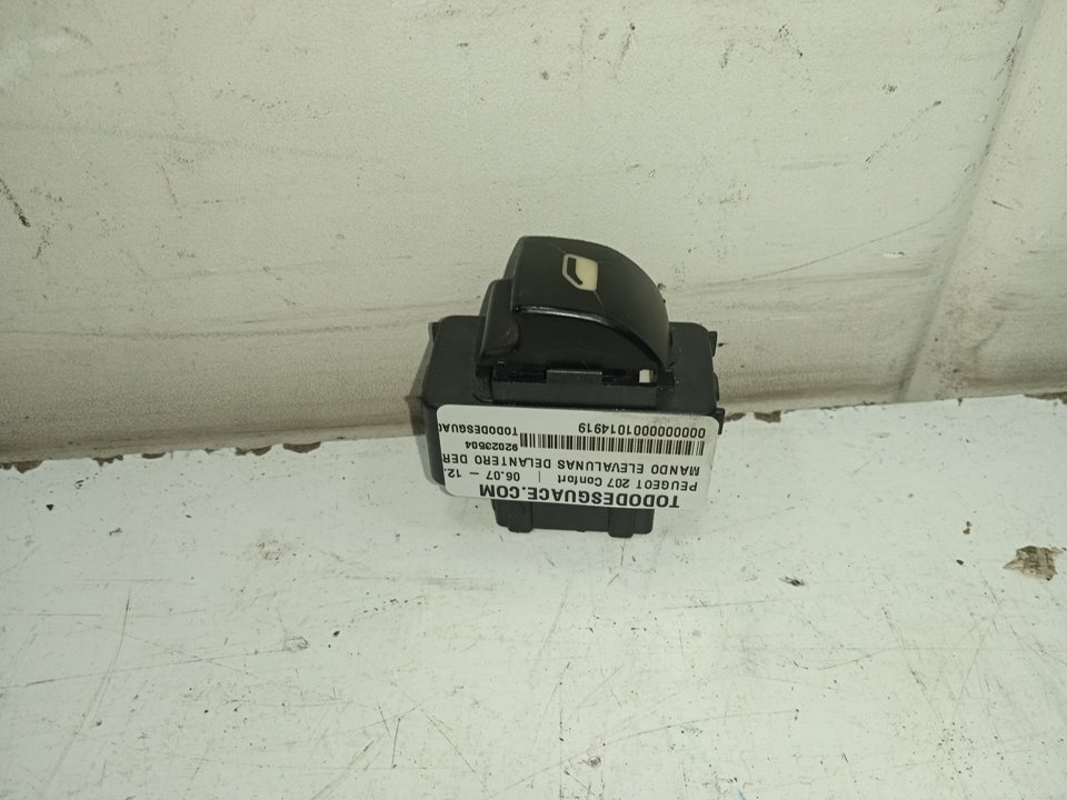 Mando elevalunas delantero derecho peugeot 207 confort