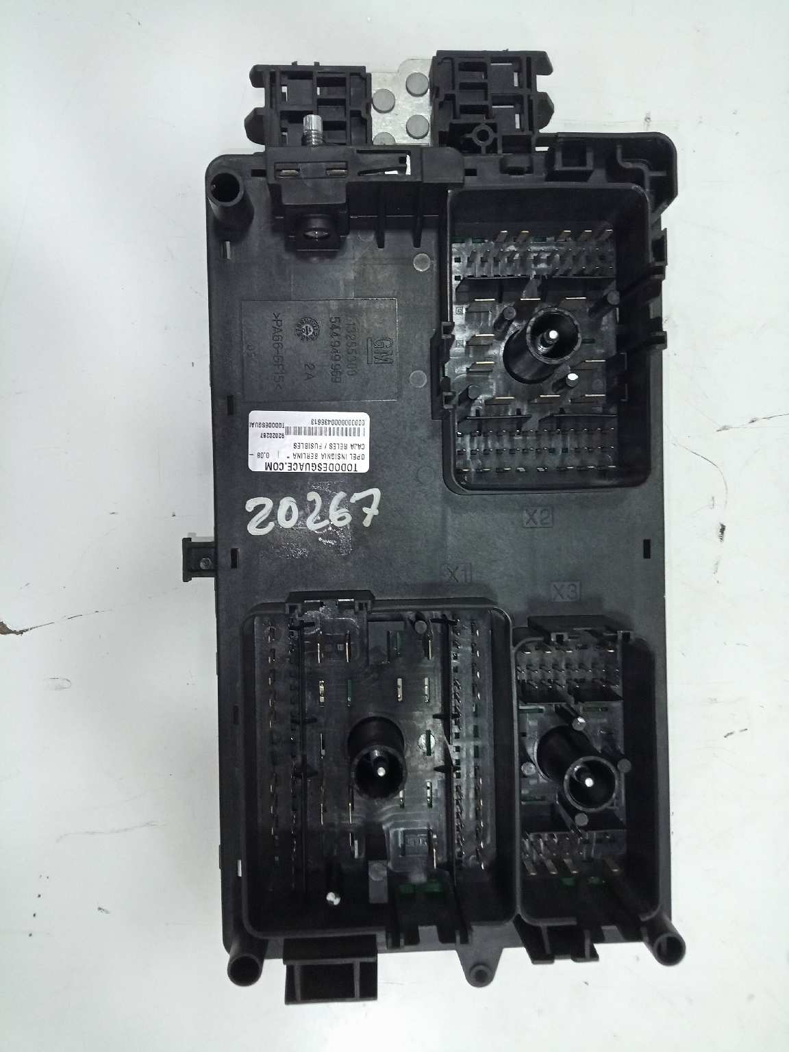 Caja reles / fusibles opel insignia berlina 