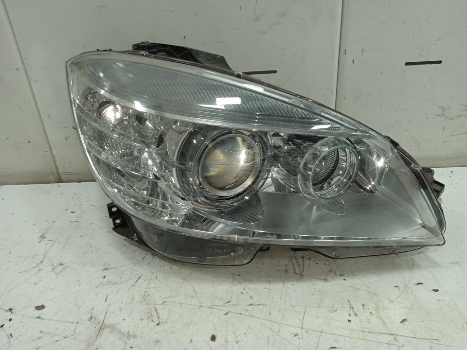 Faro derecho mercedes-benz clase c (bm 204) berlina c 220 cdi (204.008)