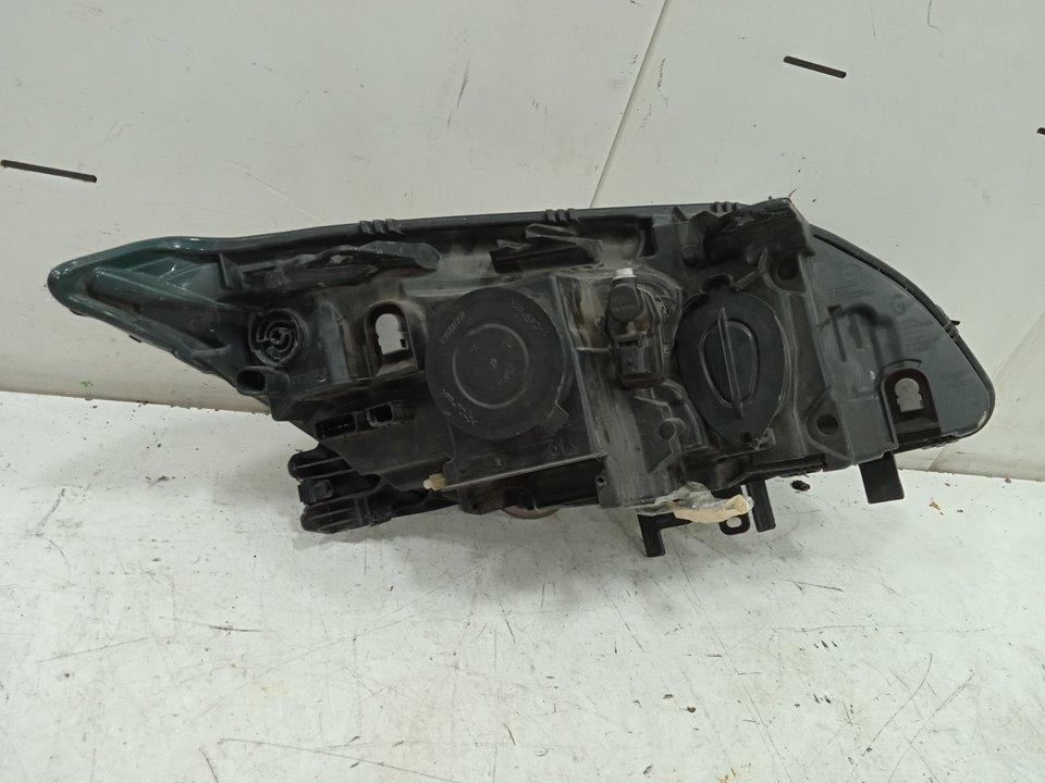 Faro izquierdo renault  no identificado