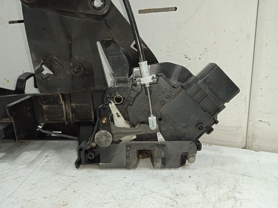Cerradura puerta delantera izquierda ford focus berlina (cap) ambiente (d)