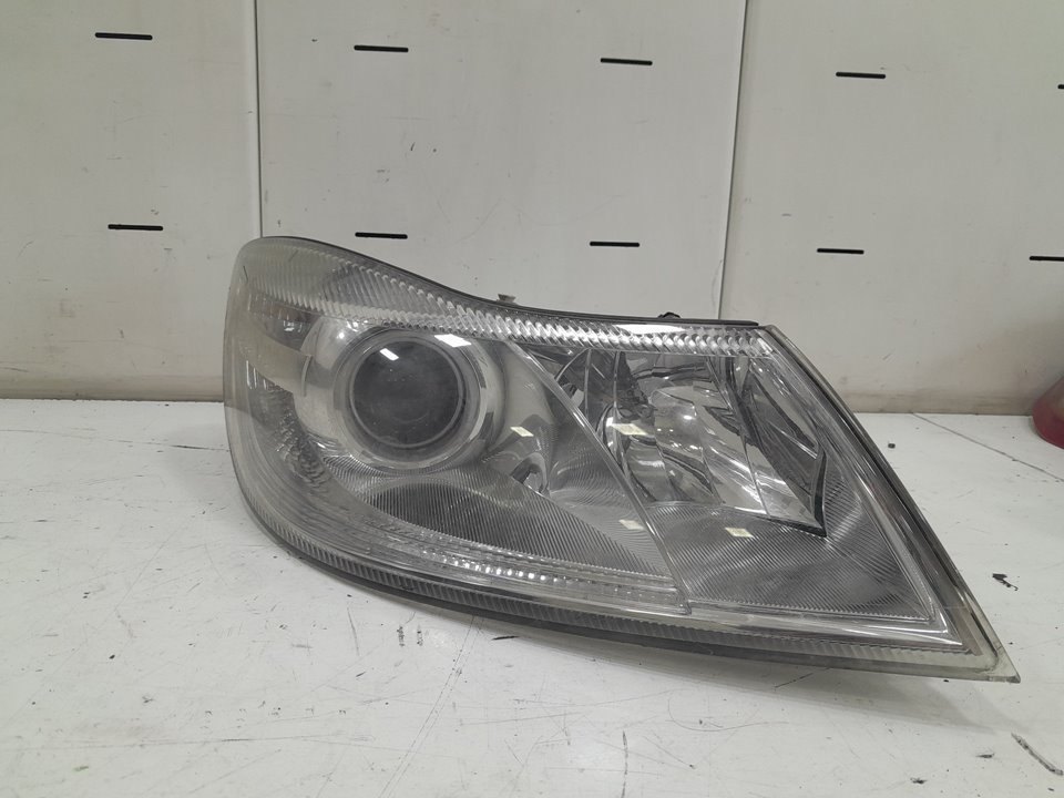 Faro derecho skoda octavia berlina (1z3) trend