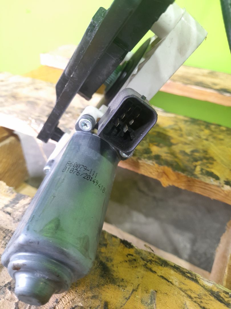 Elevalunas delantero izquierdo mercedes-benz actros 4 2-ejes bm 963 (2011) 18xx 4x2 szm l bigspace