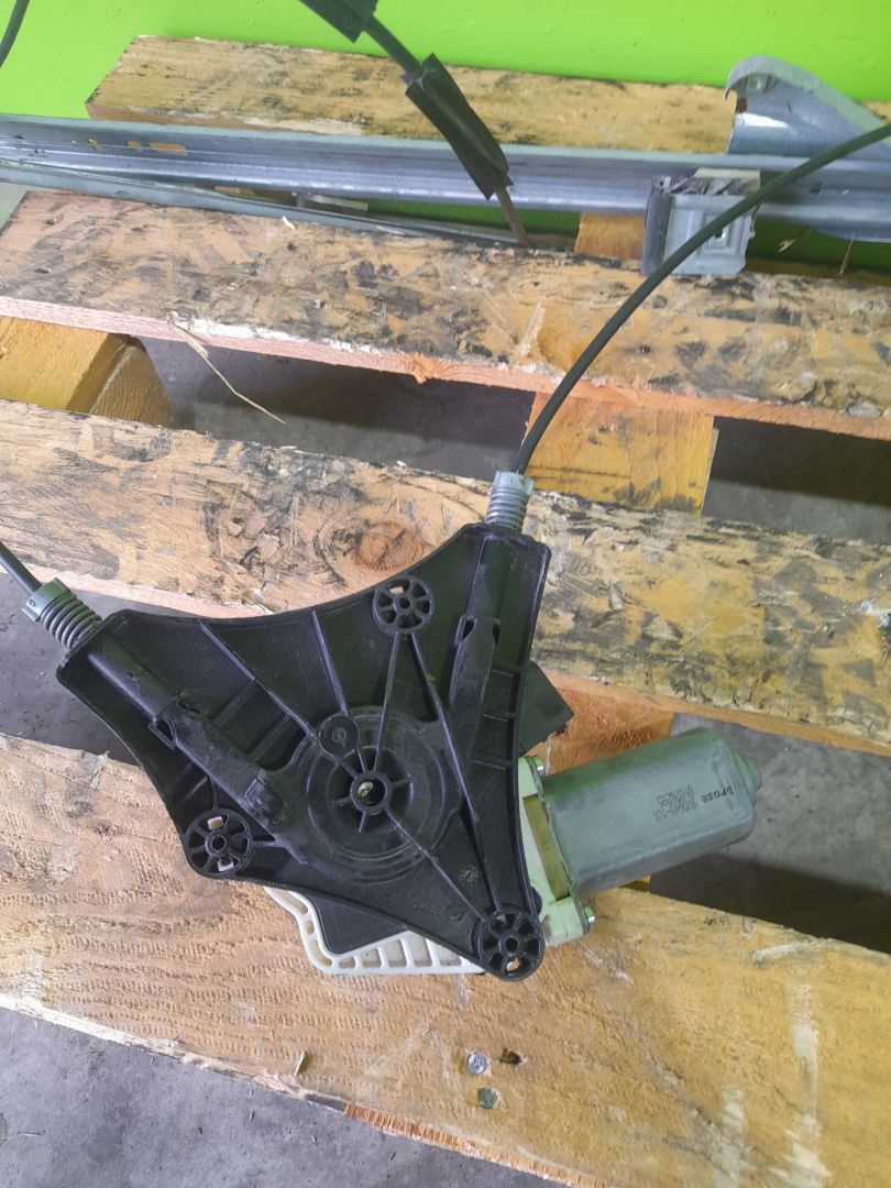 Elevalunas delantero izquierdo mercedes-benz actros 4 2-ejes bm 963 (2011) 18xx 4x2 szm l bigspace