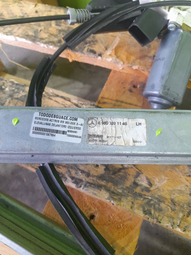 Elevalunas delantero izquierdo mercedes-benz actros 4 2-ejes bm 963 (2011) 18xx 4x2 szm l bigspace