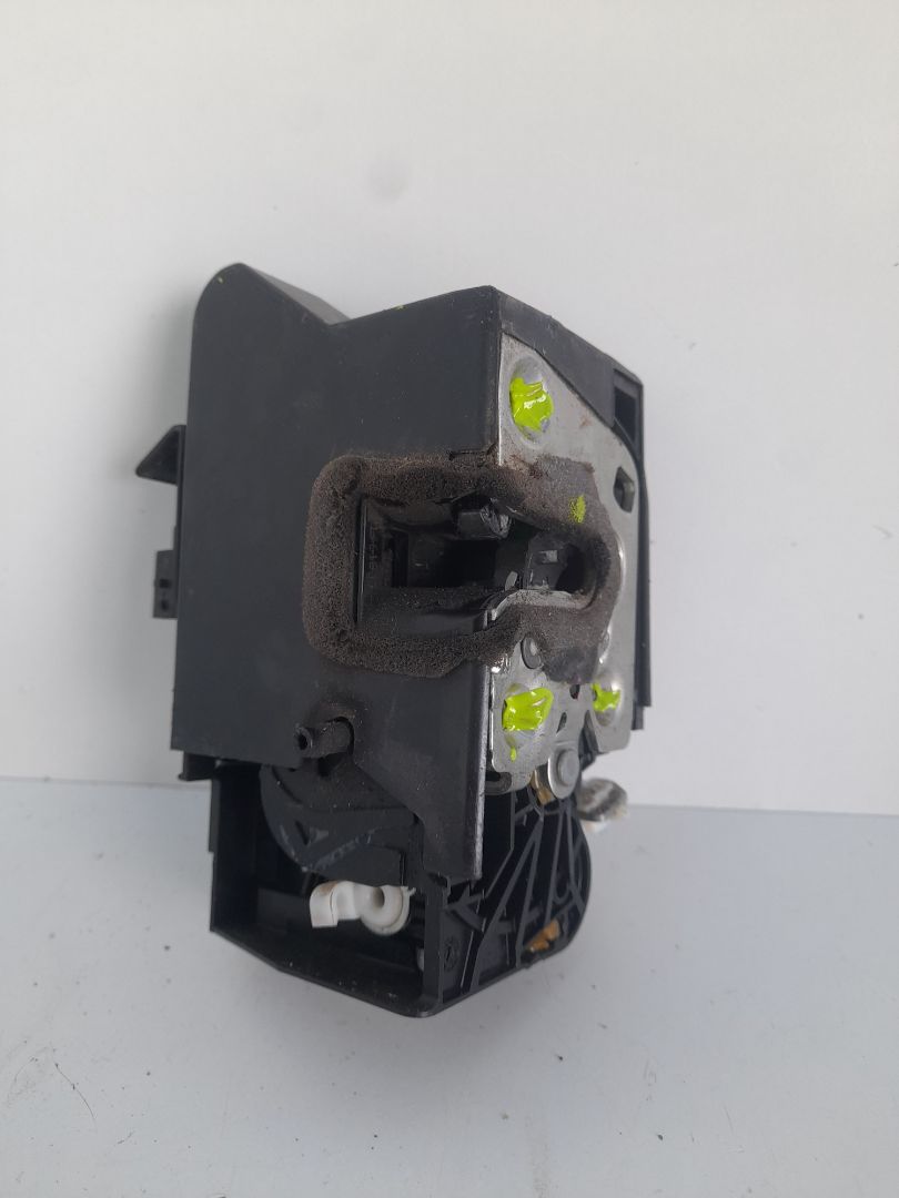 Cerradura puerta trasera derecha dacia sandero iii 