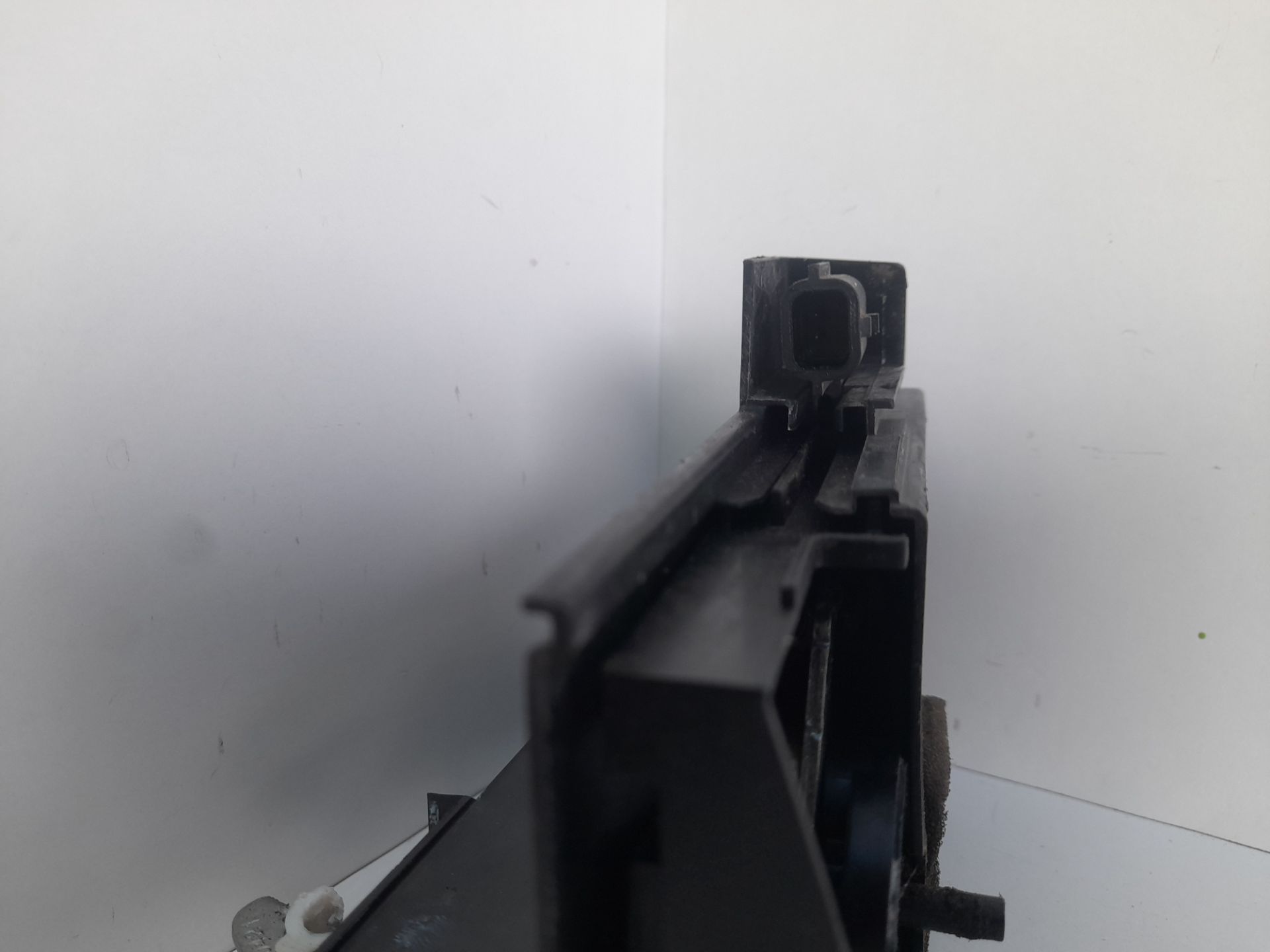 Cerradura puerta trasera derecha dacia sandero iii 