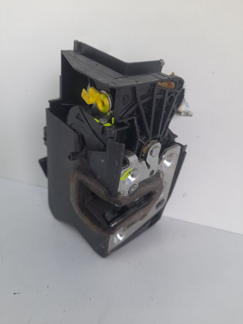 Cerradura puerta trasera izquierda dacia sandero iii 