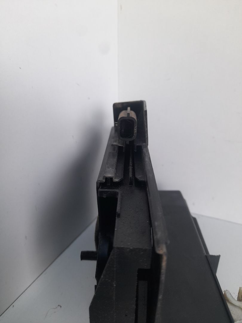 Cerradura puerta trasera izquierda dacia sandero iii 