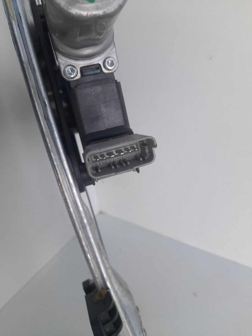 Elevalunas delantero izquierdo dacia sandero iii 