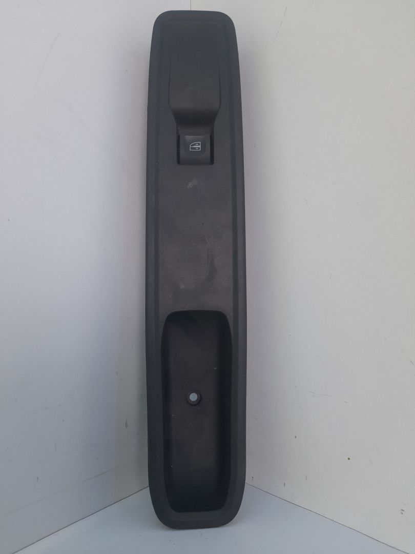 Mando elevalunas delantero derecho dacia sandero iii 