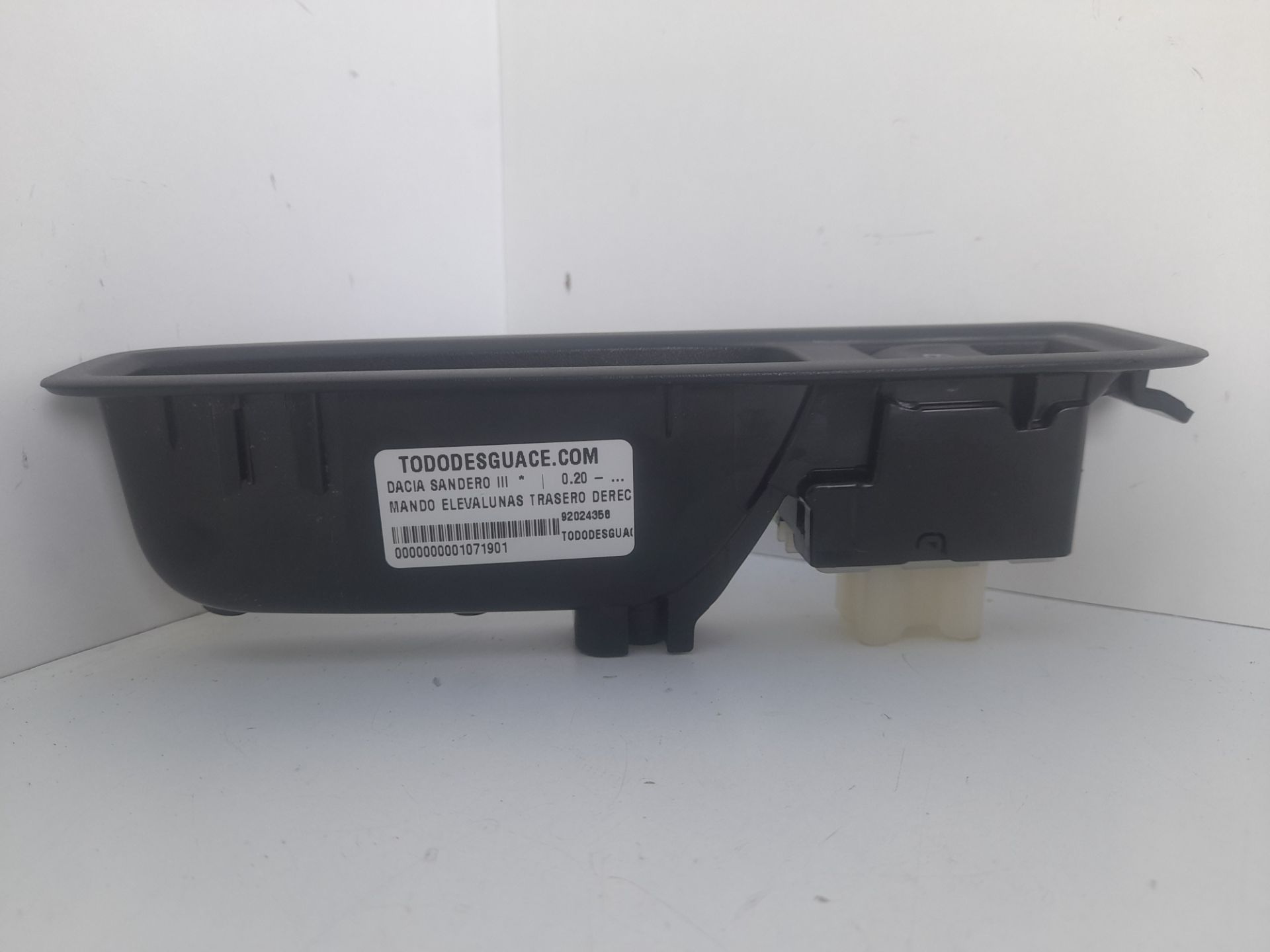 Mando elevalunas trasero derecho dacia sandero iii 