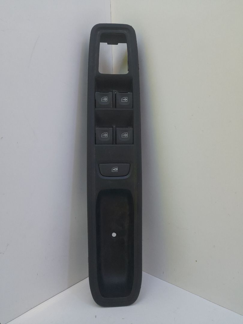 Mando elevalunas delantero izquierdo dacia sandero iii 