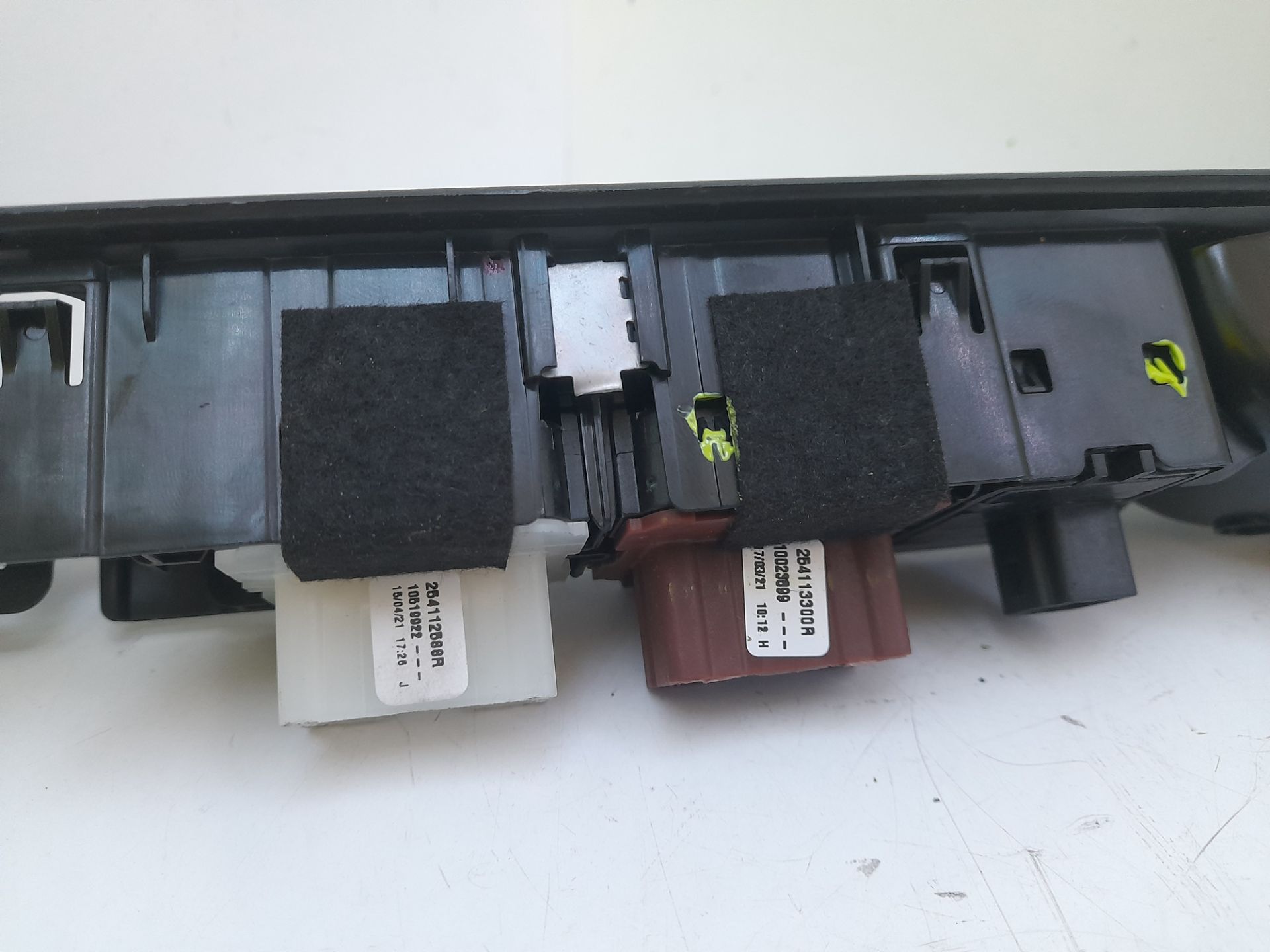 Mando elevalunas delantero izquierdo dacia sandero iii 