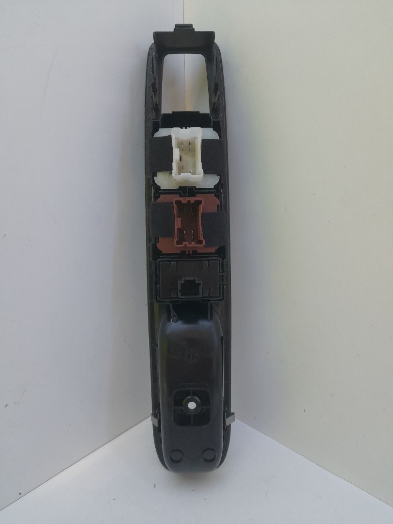 Mando elevalunas delantero izquierdo dacia sandero iii 