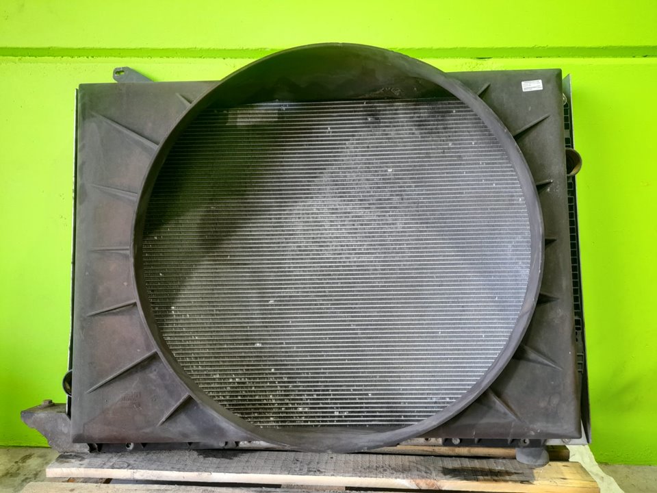 Radiador agua mercedes-benz  no identificado