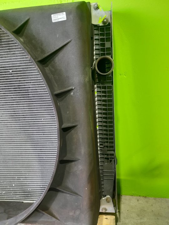 Radiador agua mercedes-benz  no identificado