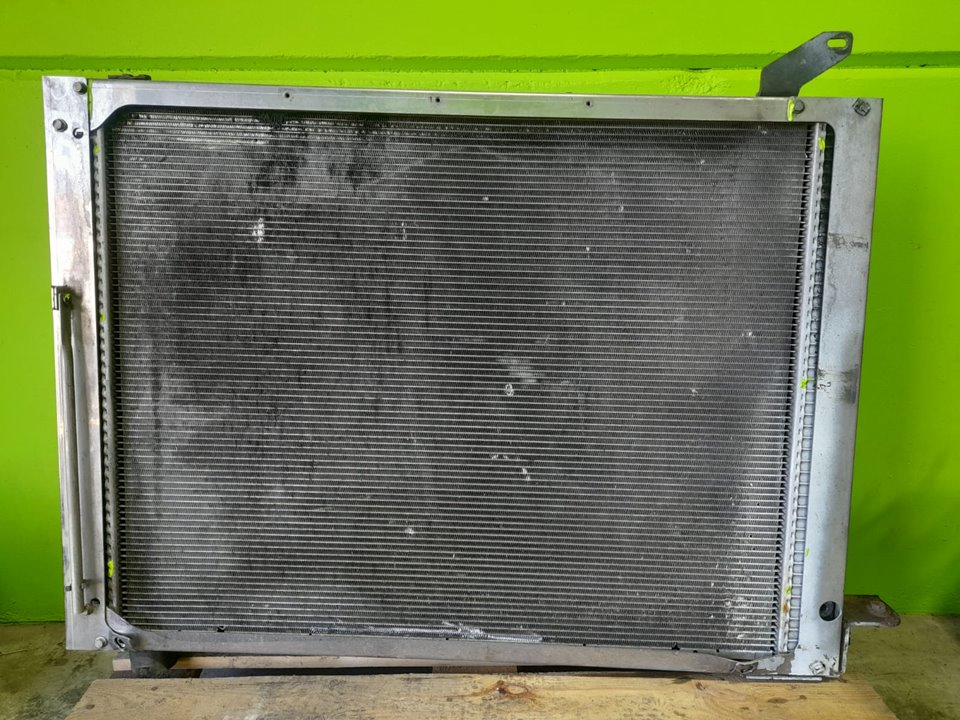 Radiador agua mercedes-benz  no identificado