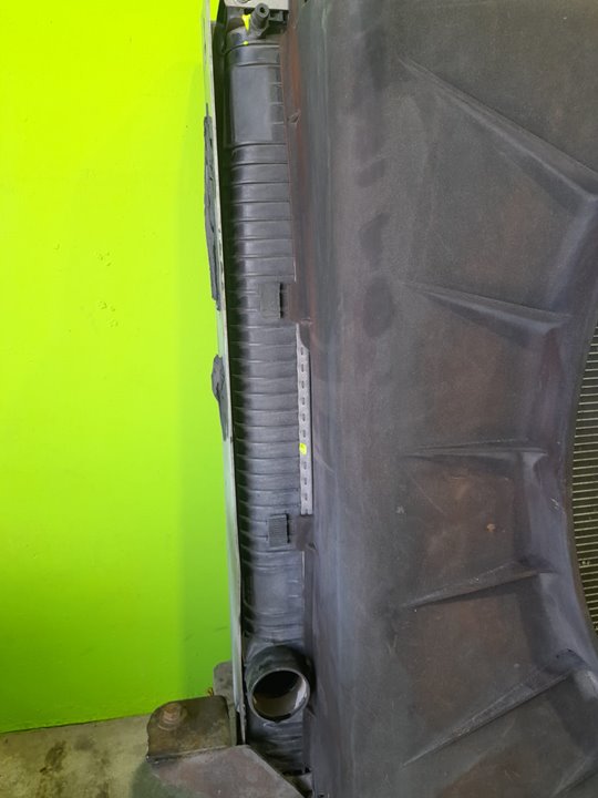 Radiador agua mercedes-benz  no identificado