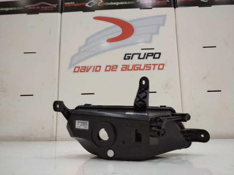 Faro antiniebla derecho no identificado