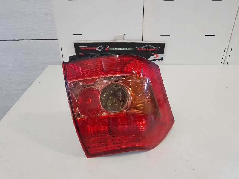 Piloto trasero derecho toyota corolla (e12) 