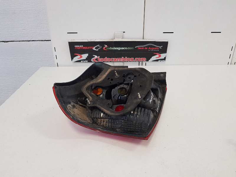 Piloto trasero derecho toyota corolla (e12) 