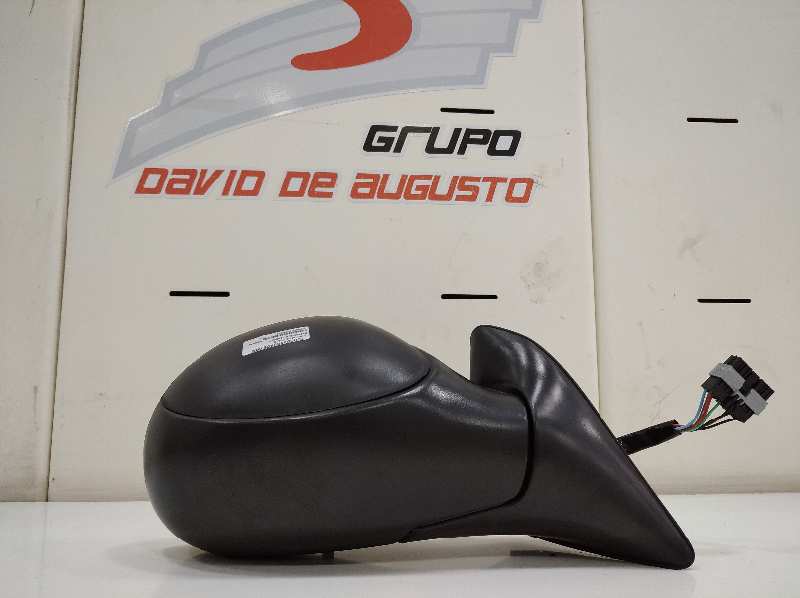 Retrovisor derecho no identificado