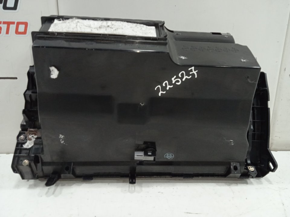 Guantera lexus ct (zwa10) 200h