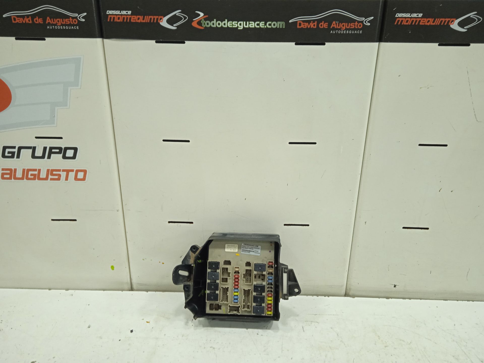 Caja reles / fusibles renault clio iii confort dynamique