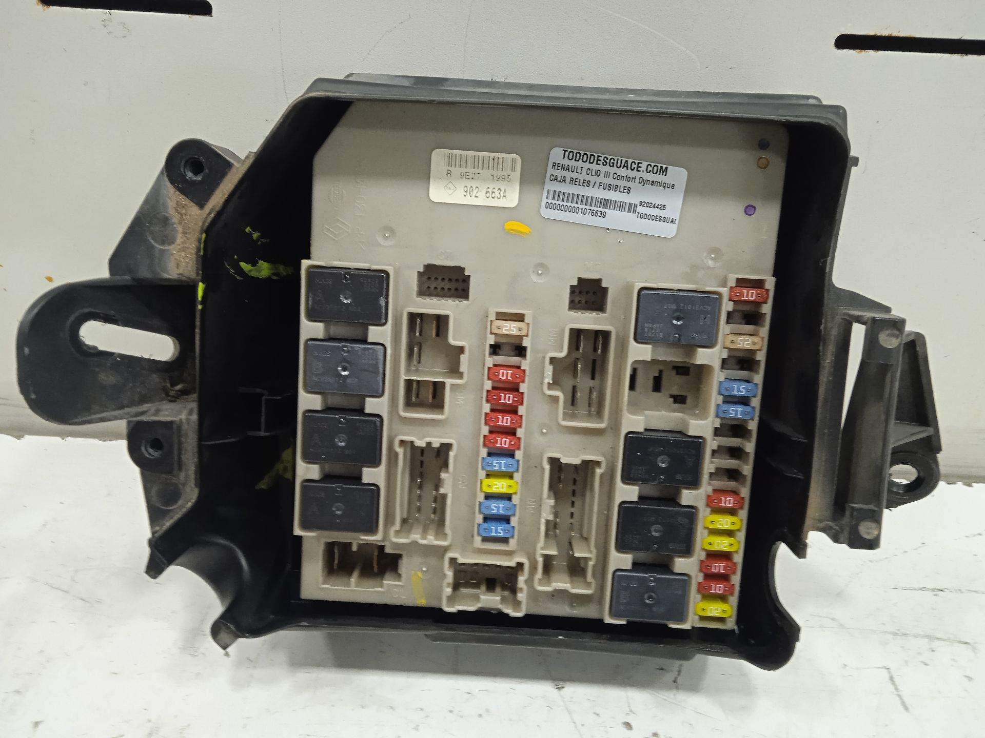 Caja reles / fusibles renault clio iii confort dynamique