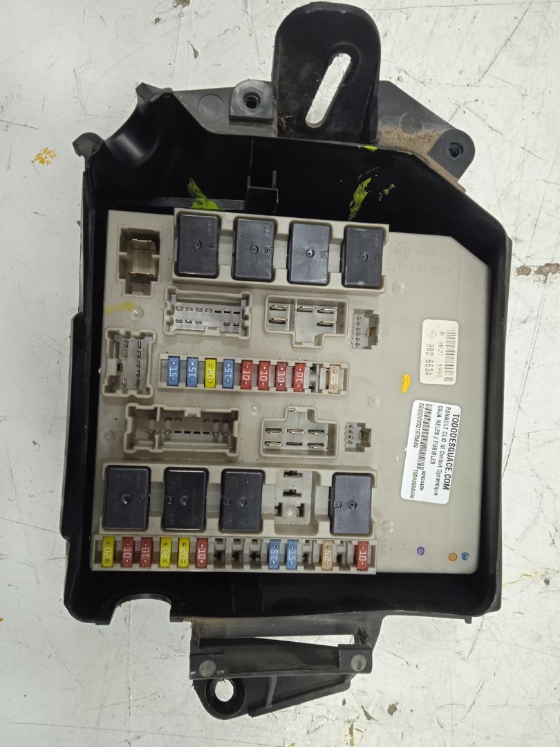 Caja reles / fusibles renault clio iii confort dynamique