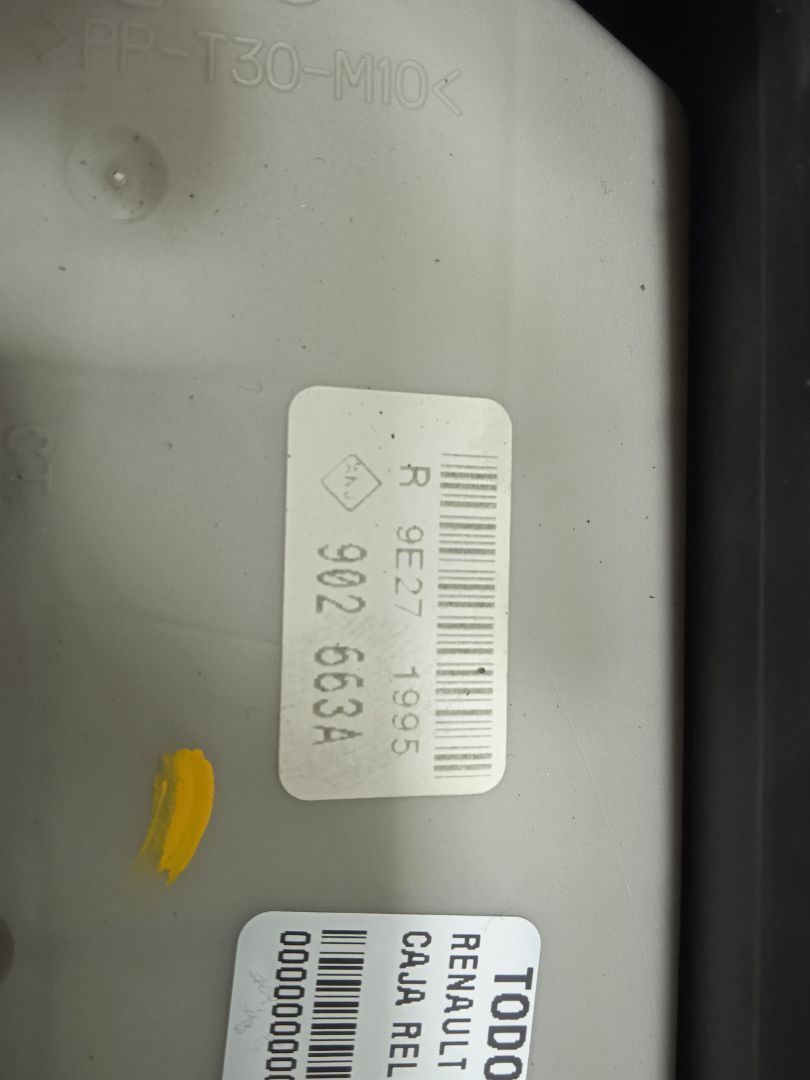 Caja reles / fusibles renault clio iii confort dynamique