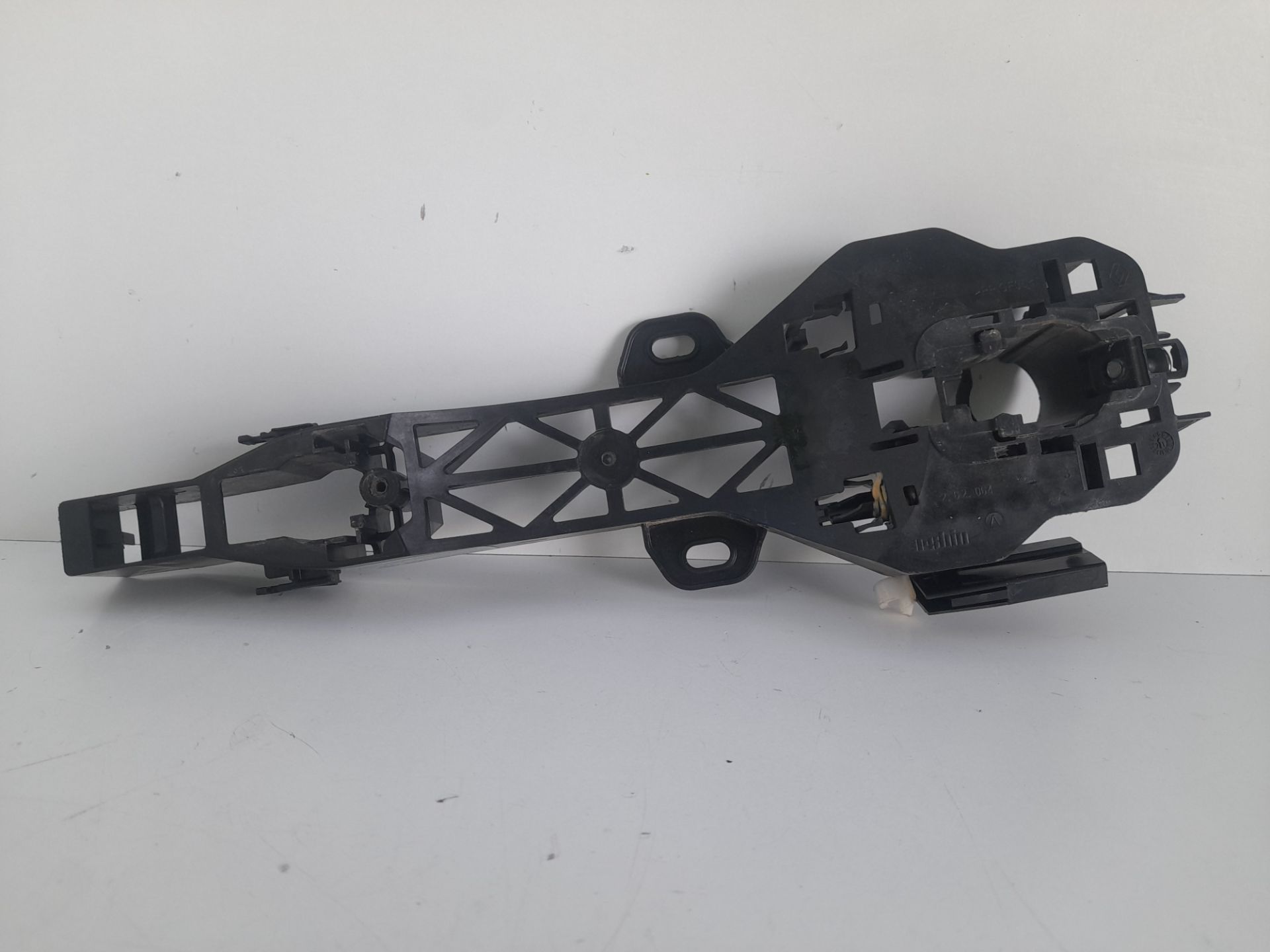 Soporte maneta exterior delantera derecha dacia sandero iii 