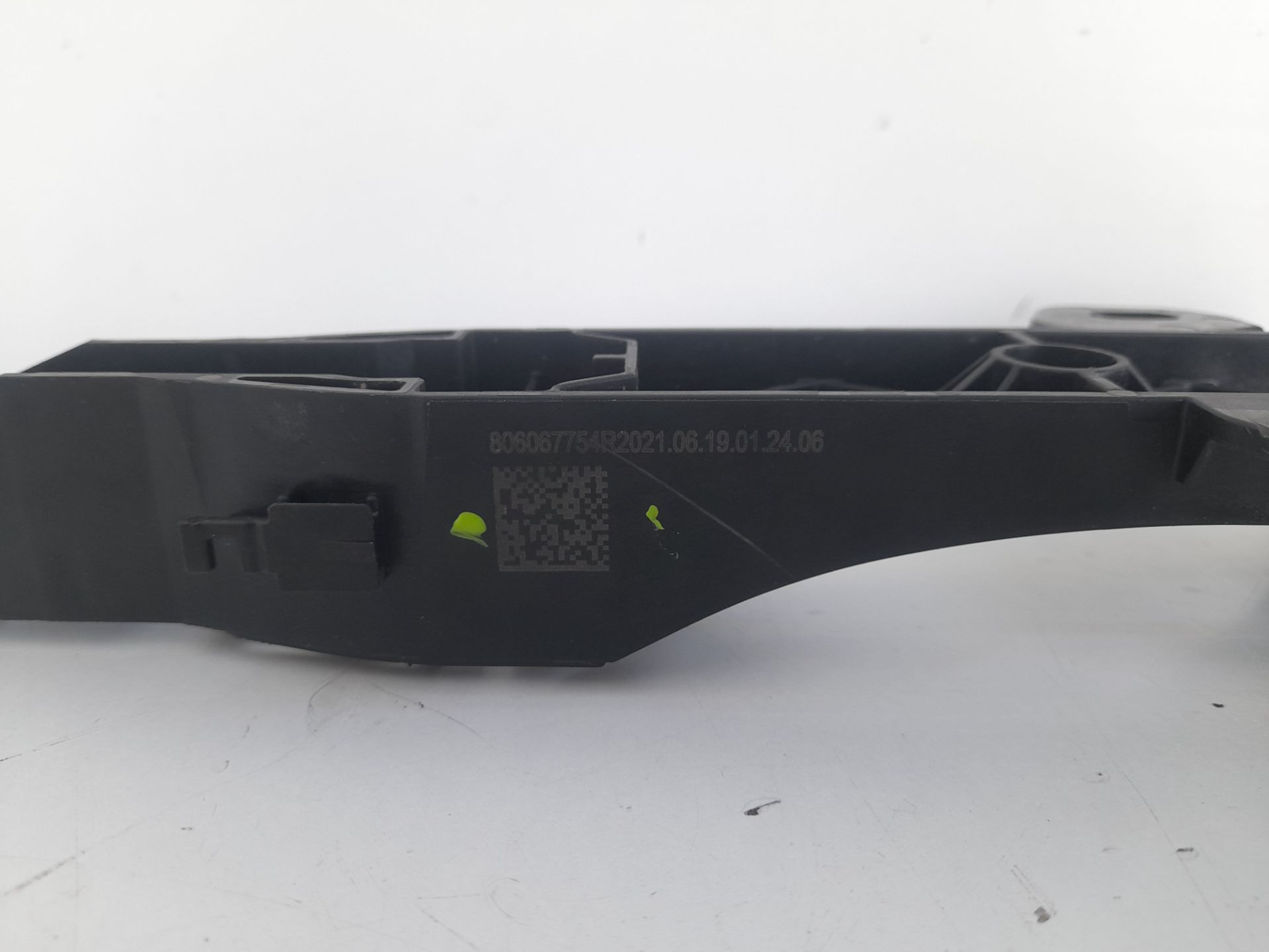 Soporte maneta exterior delantera derecha dacia sandero iii 