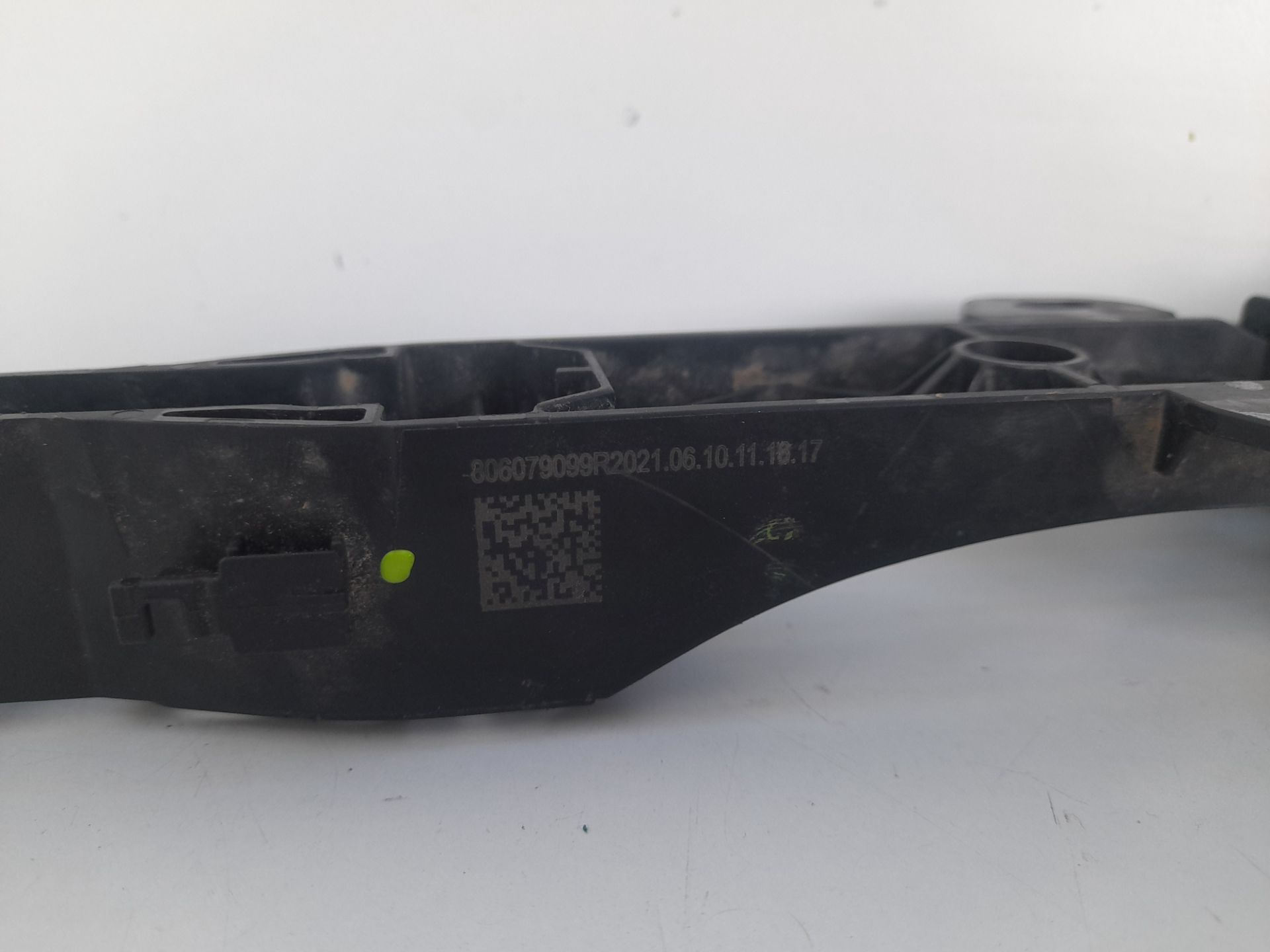 Soporte maneta exterior trasera derecha dacia sandero iii 