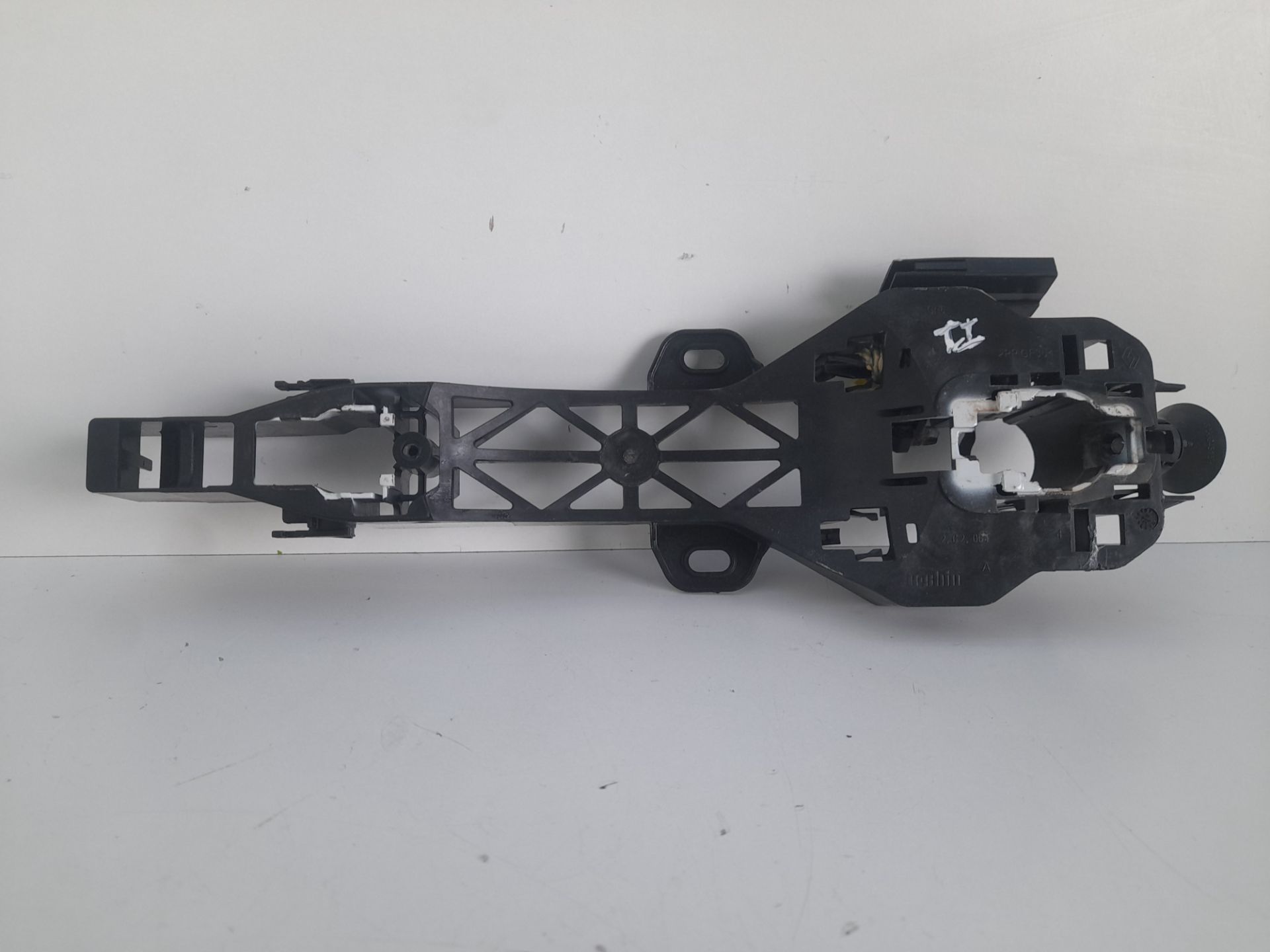 Soporte maneta exterior trasera izquierda dacia sandero iii 