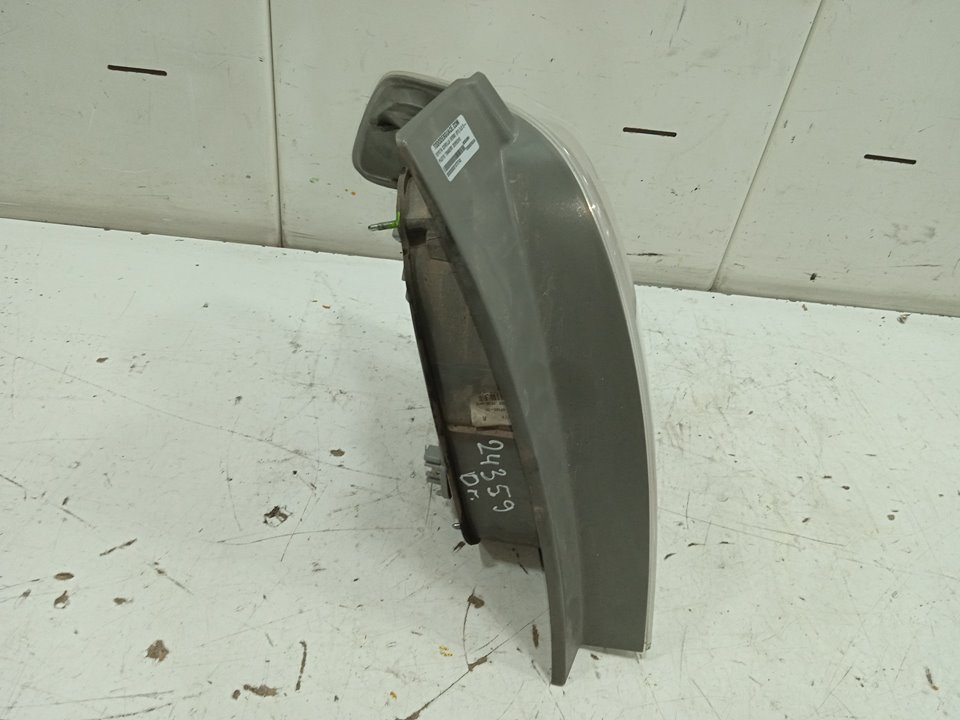 Piloto trasero derecho toyota corolla verso (r1) 2.2 d4d luna