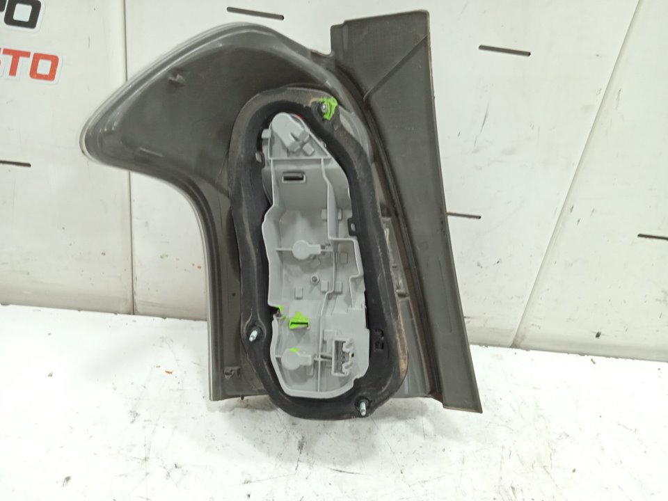 Piloto trasero derecho toyota corolla verso (r1) 2.2 d4d luna