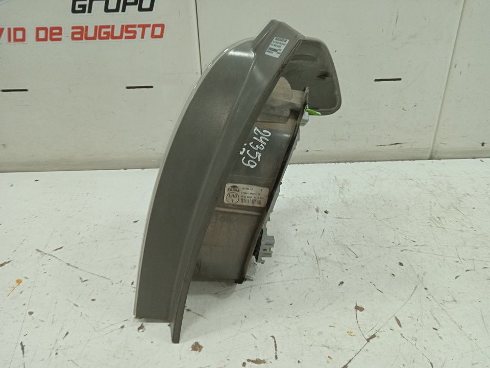 Piloto trasero izquierdo toyota corolla verso (r1) 2.2 d4d luna
