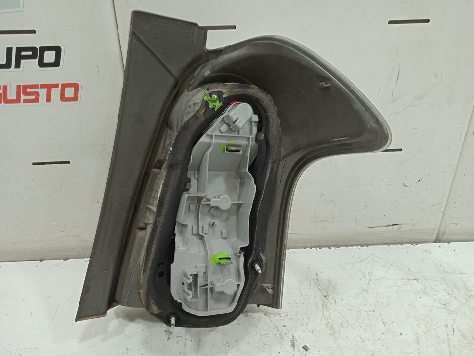 Piloto trasero izquierdo toyota corolla verso (r1) 2.2 d4d luna