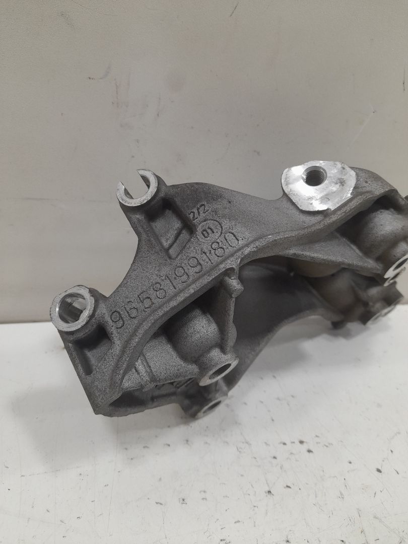 Soporte alternador citroen xsara picasso 1.6 hdi 90 sx