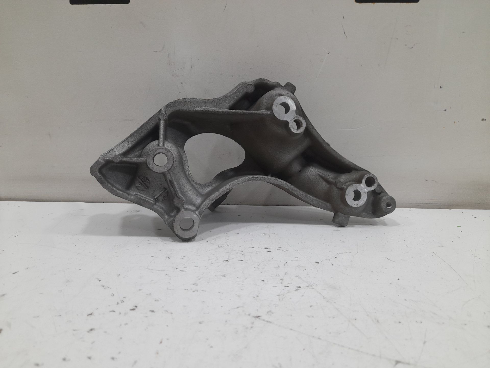 Soporte alternador citroen xsara picasso 1.6 hdi 90 sx