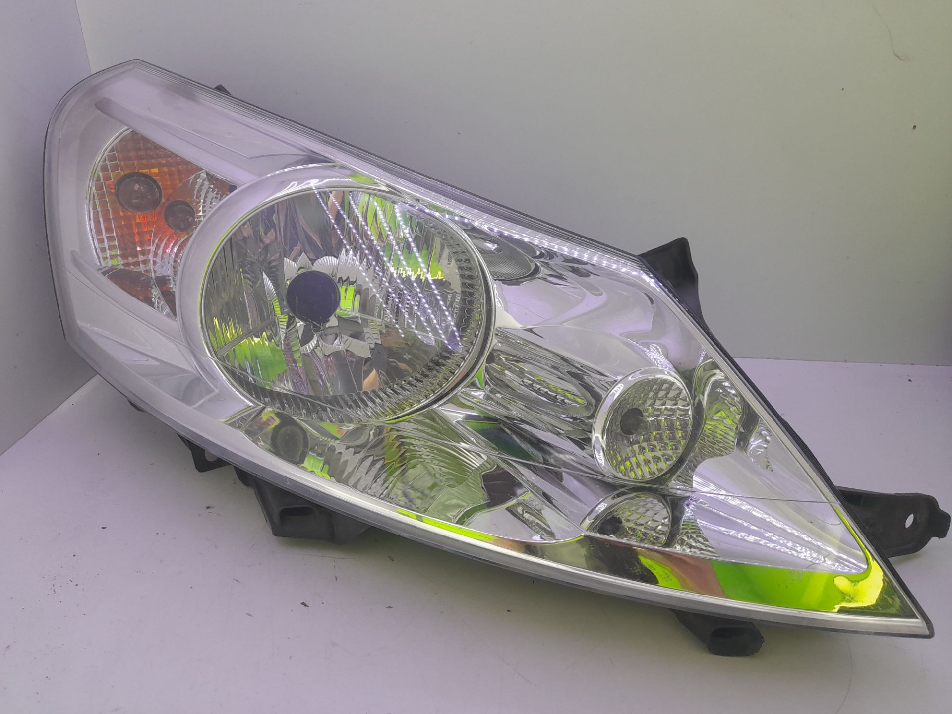 Faro derecho l1h1 furgón active