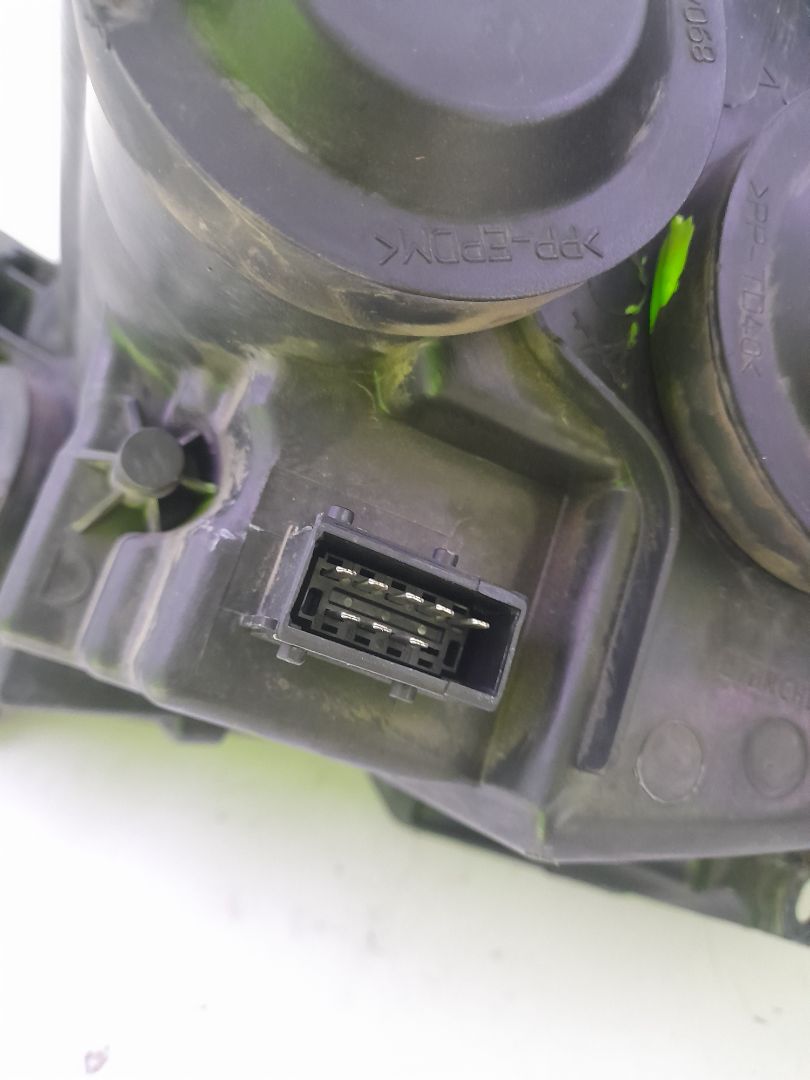 Faro derecho l1h1 furgón active